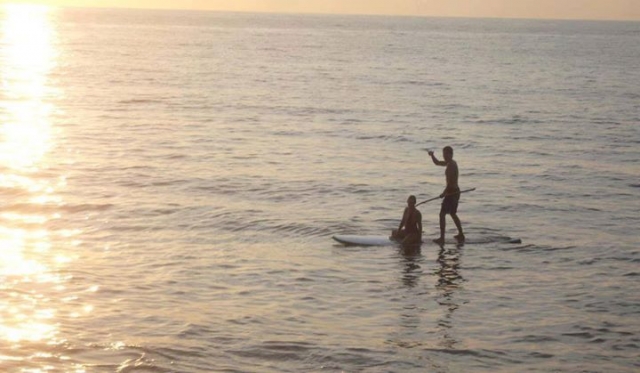  Sonnenuntergangsfahrt auf einem Sup 